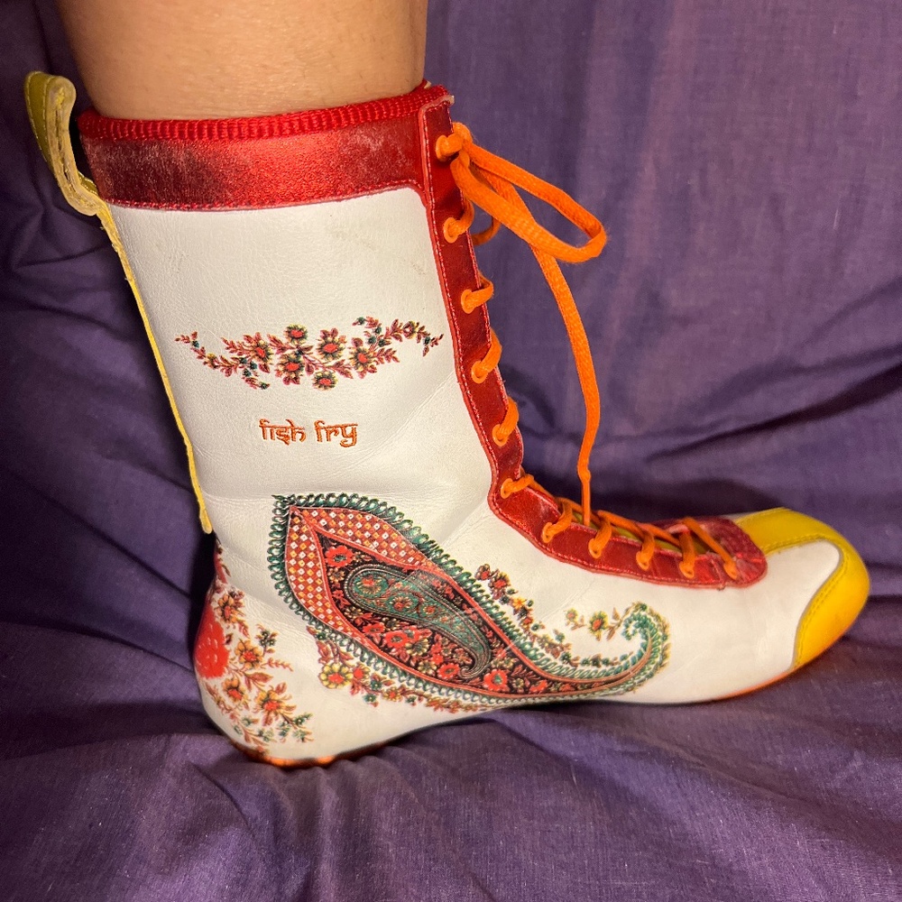 Sexy SHINY paisley wrestling boots size 8. SHOW STOPPERS!